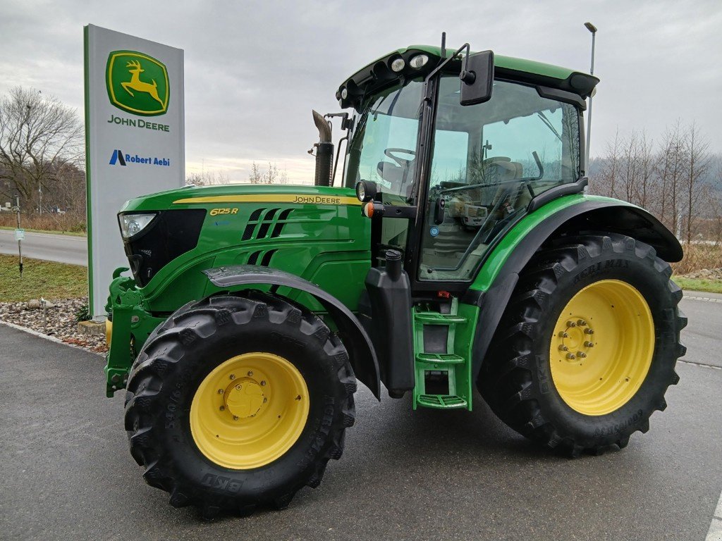 Traktor типа John Deere 6125R, Gebrauchtmaschine в Lengnau (Фотография 6)