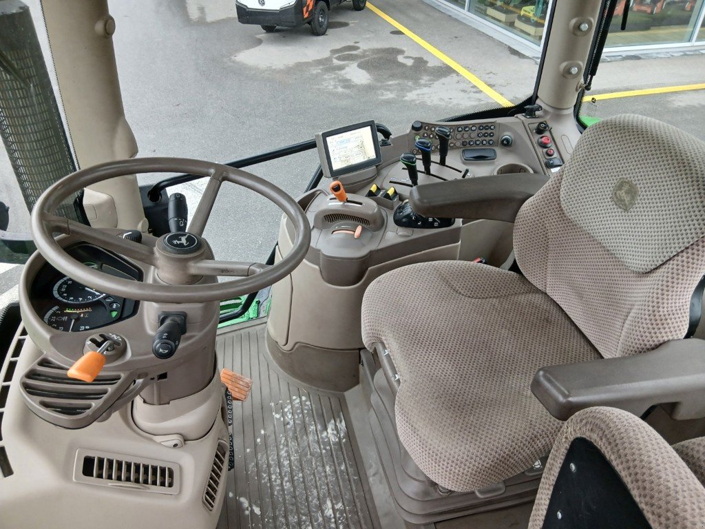 Traktor типа John Deere 6125R, Gebrauchtmaschine в Lengnau (Фотография 3)