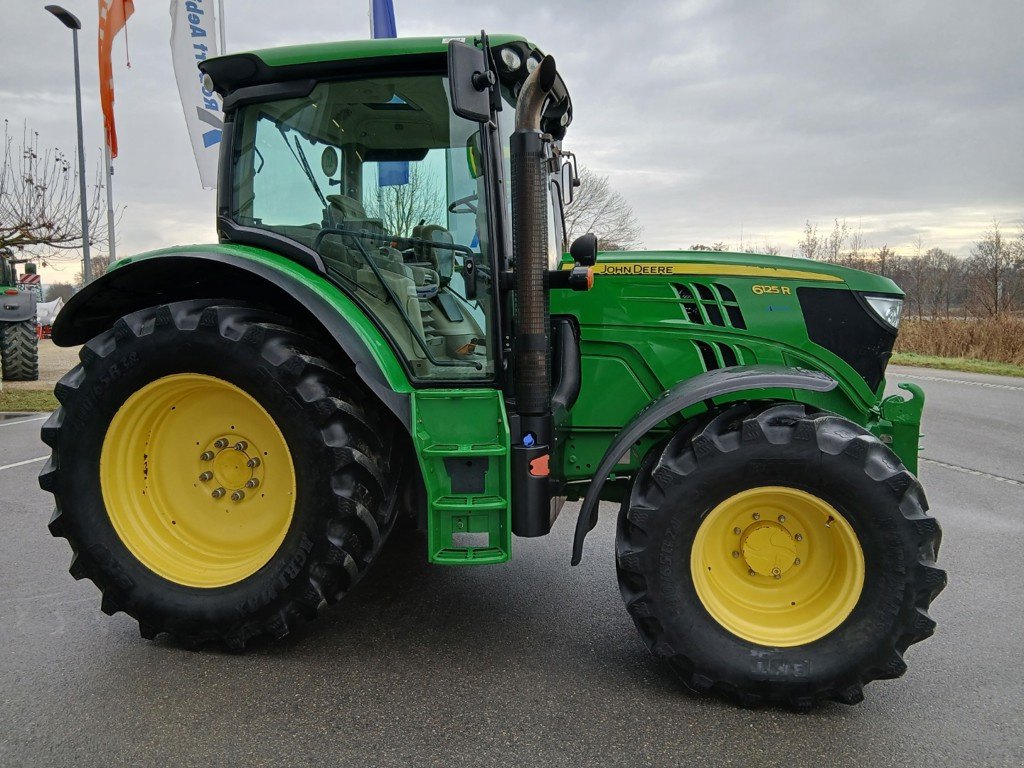 Traktor типа John Deere 6125R, Gebrauchtmaschine в Lengnau (Фотография 2)