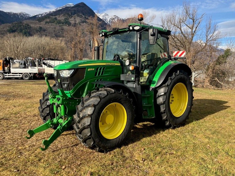 Traktor типа John Deere 6125R, Gebrauchtmaschine в Arbedo (Фотография 1)