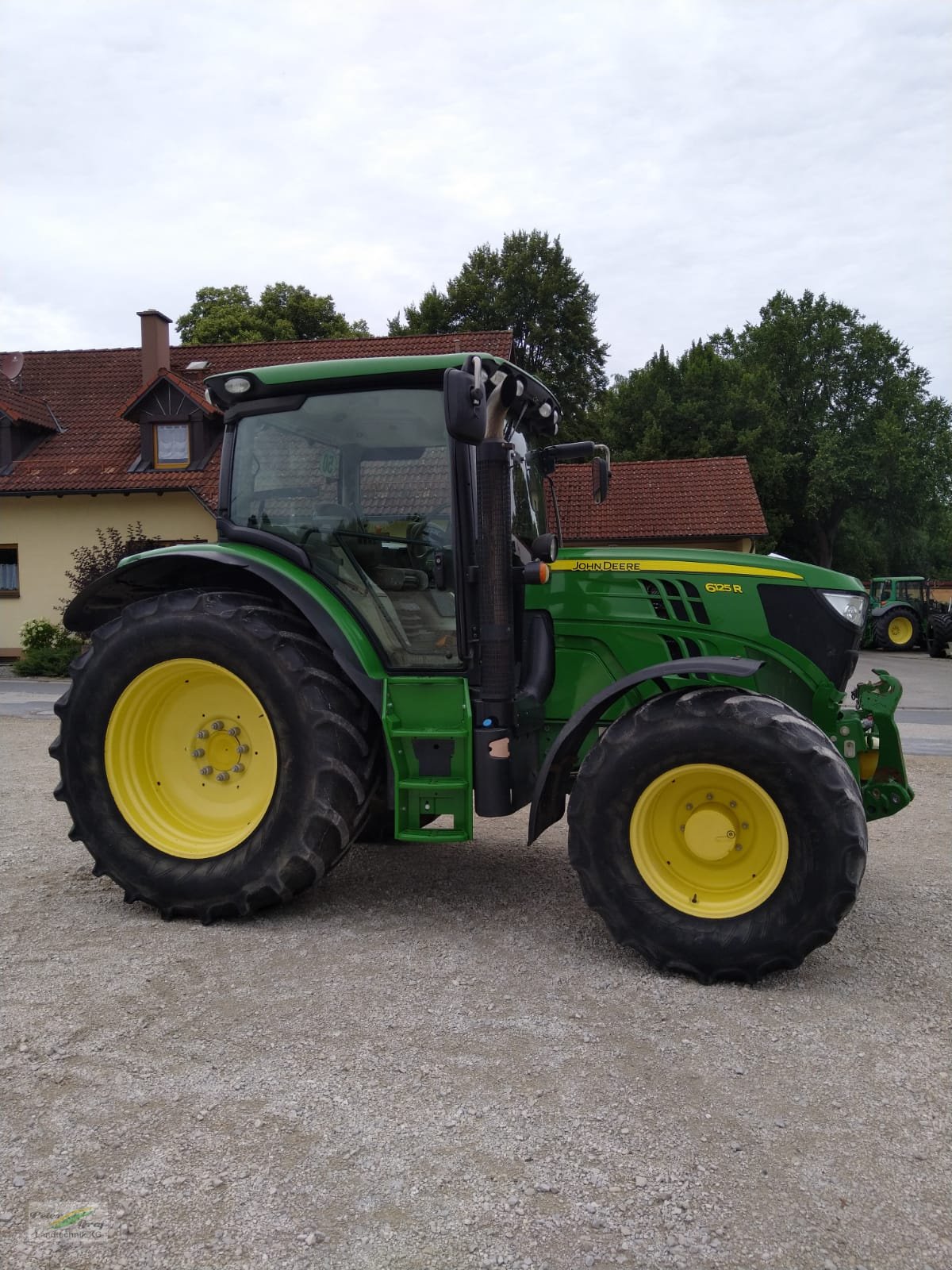 Traktor типа John Deere 6125R, Gebrauchtmaschine в Pegnitz-Bronn (Фотография 2)