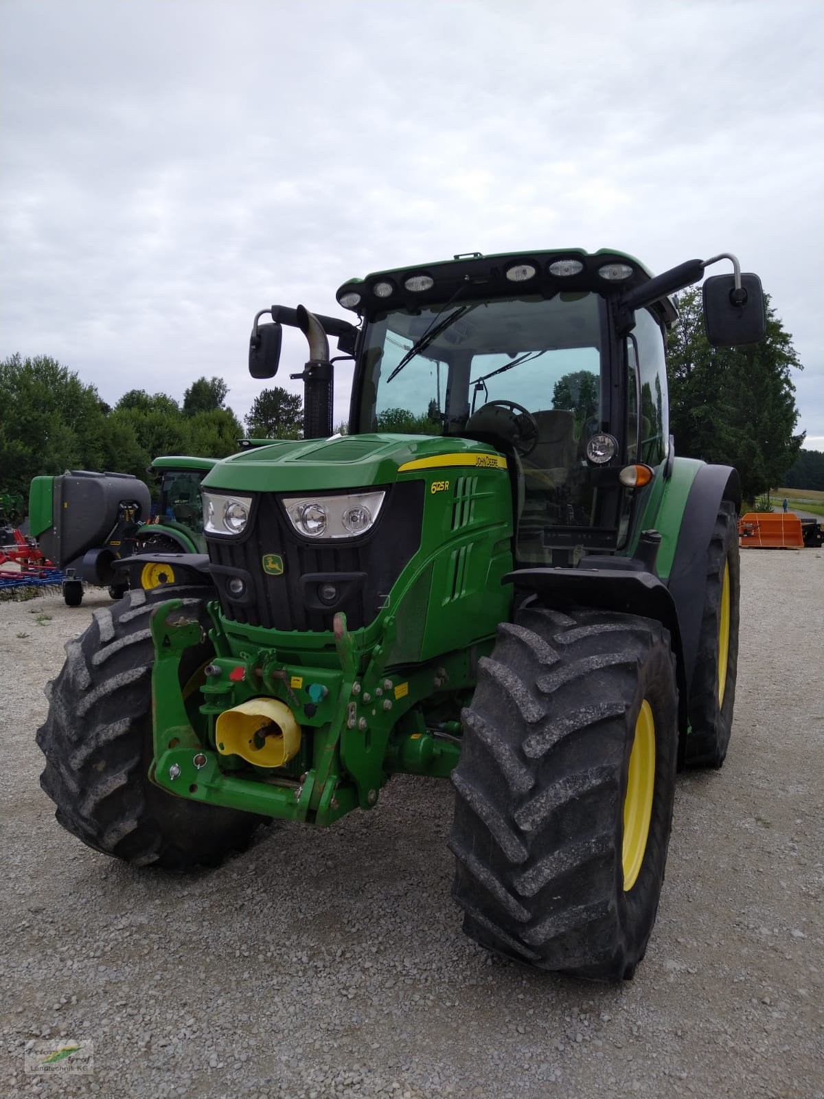 Traktor типа John Deere 6125R, Gebrauchtmaschine в Pegnitz-Bronn (Фотография 3)