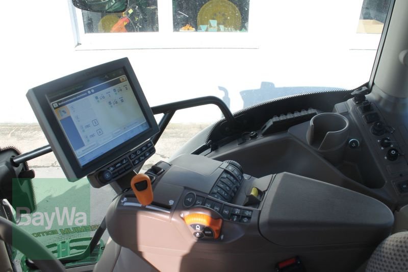 Traktor van het type John Deere 6130 R, Gebrauchtmaschine in Straubing (Foto 12)