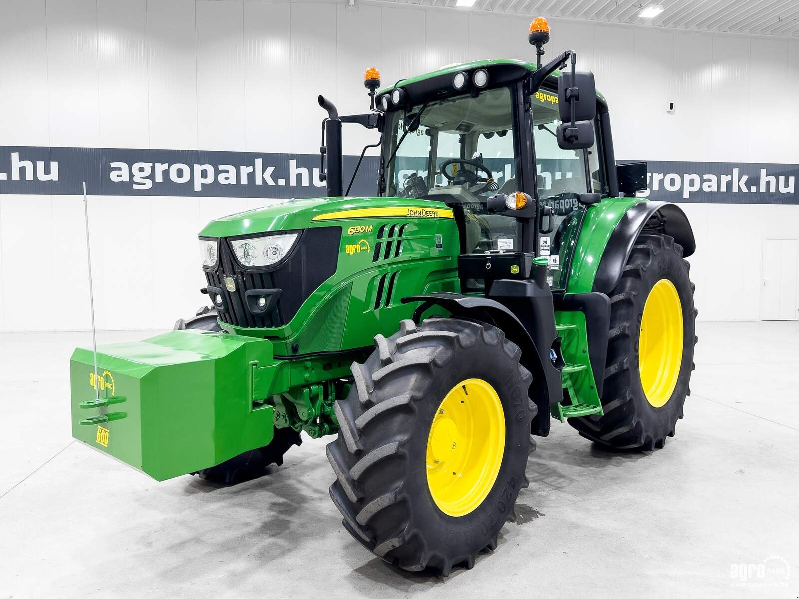 Traktor типа John Deere 6130M, Gebrauchtmaschine в Csengele (Фотография 1)