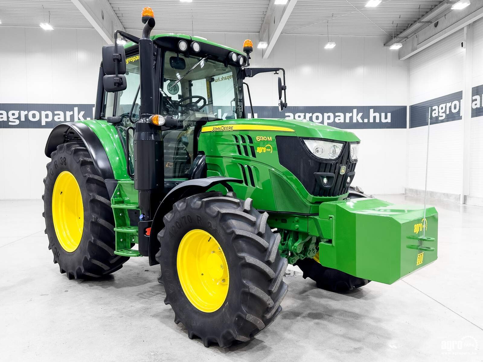 Traktor типа John Deere 6130M, Gebrauchtmaschine в Csengele (Фотография 2)