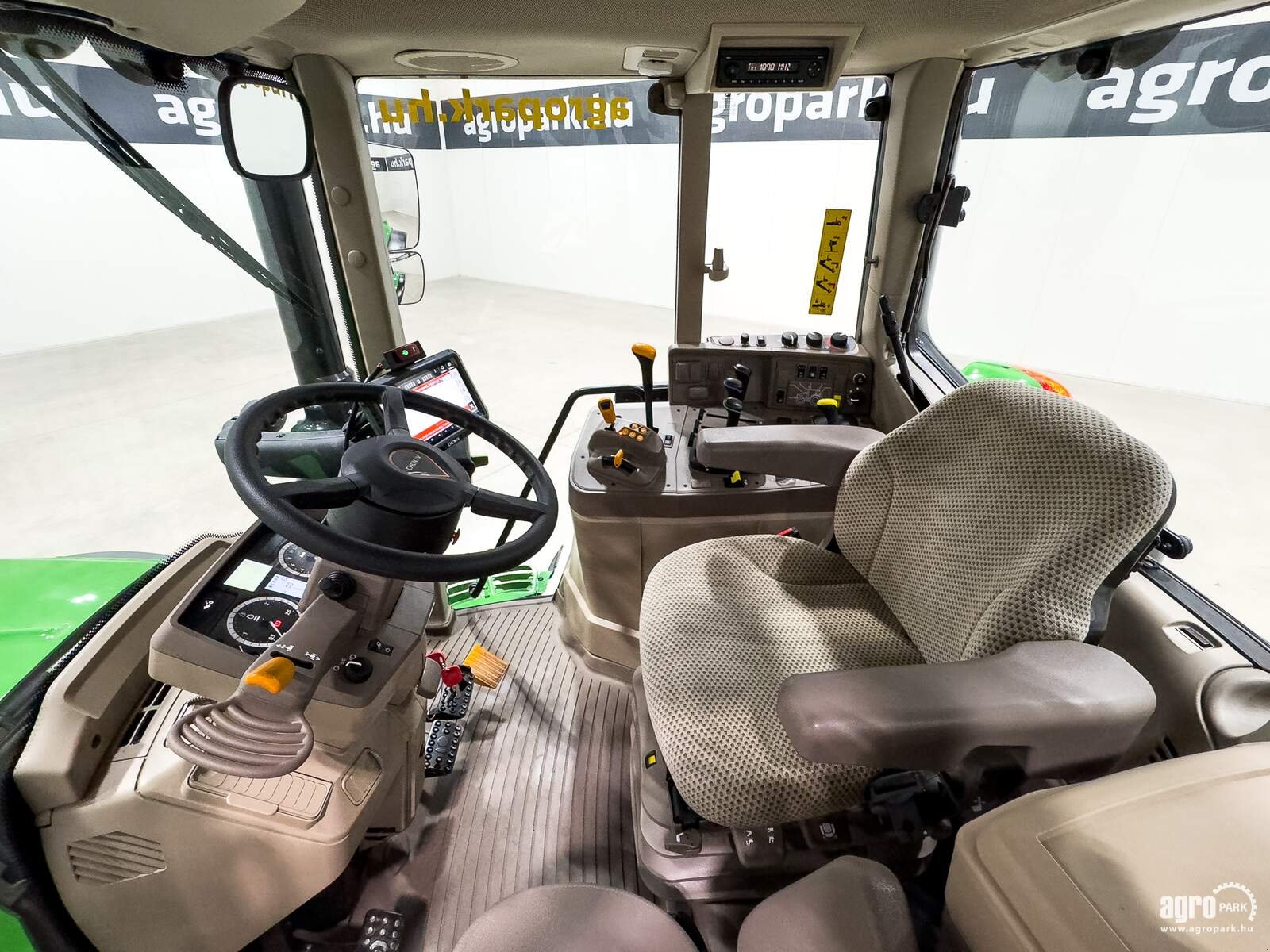 Traktor типа John Deere 6130M, Gebrauchtmaschine в Csengele (Фотография 8)