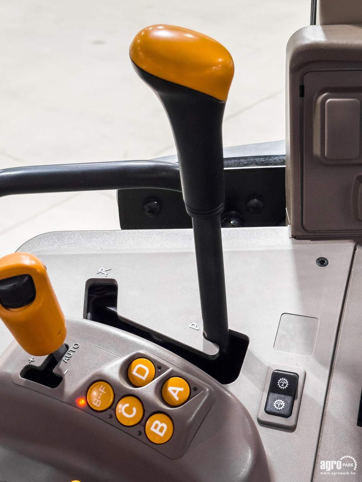Traktor типа John Deere 6130M, Gebrauchtmaschine в Csengele (Фотография 14)