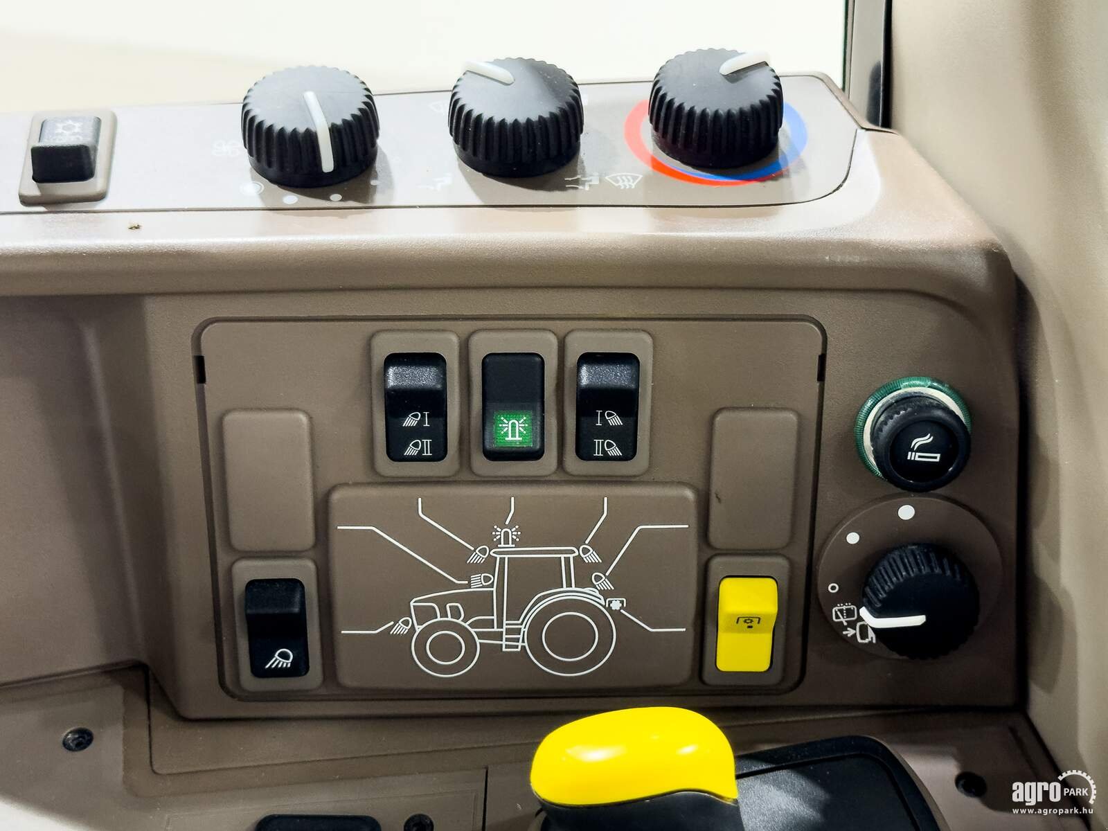 Traktor типа John Deere 6130M, Gebrauchtmaschine в Csengele (Фотография 19)