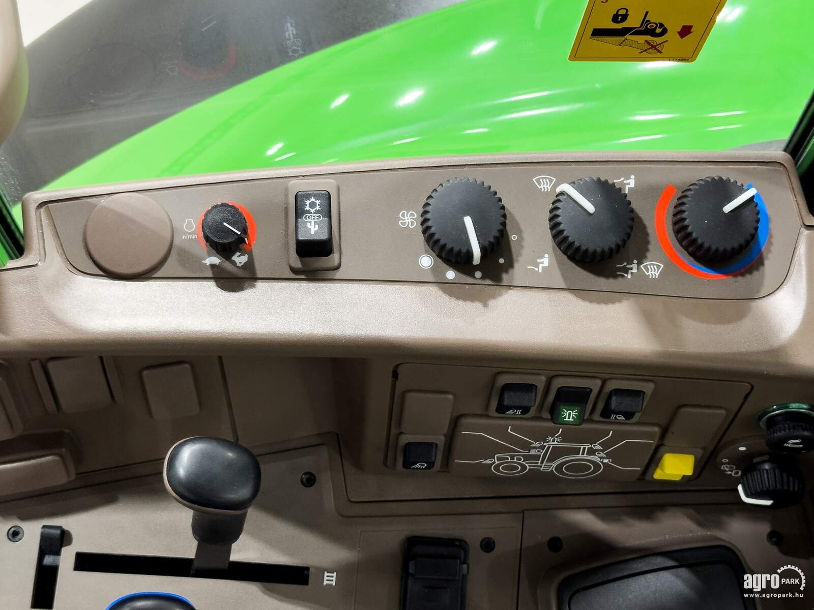 Traktor типа John Deere 6130M, Gebrauchtmaschine в Csengele (Фотография 20)