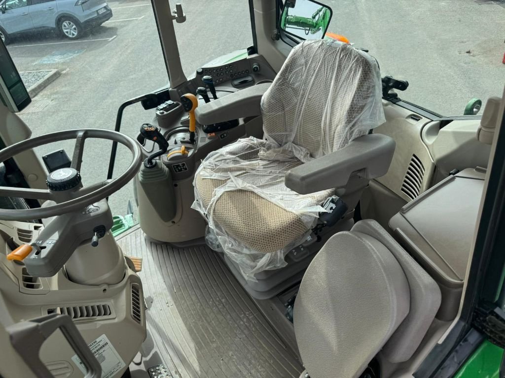 Traktor van het type John Deere 6130M, Gebrauchtmaschine in MONTLUCON (Foto 8)