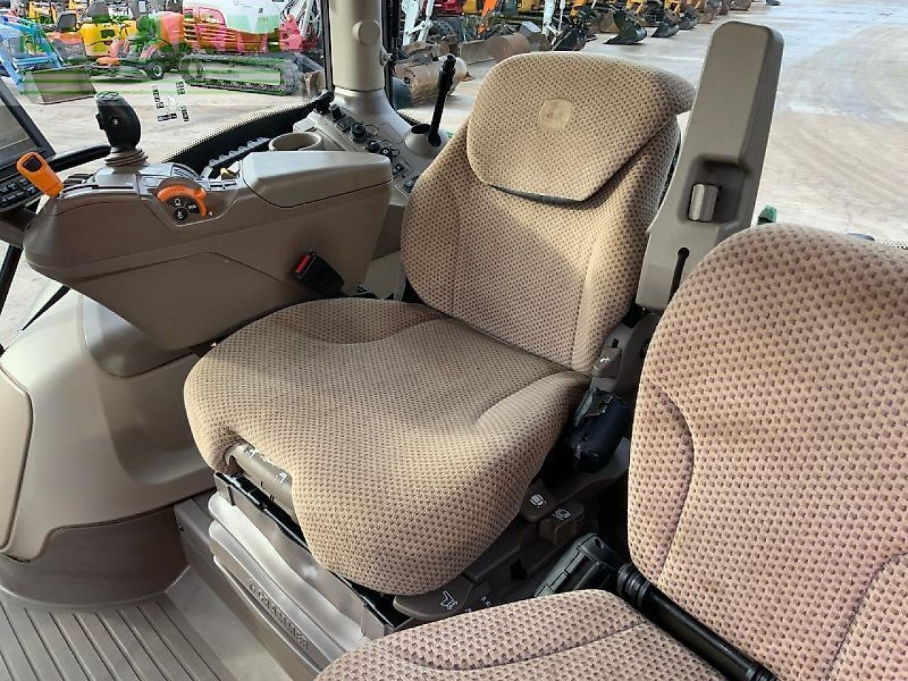 Traktor типа John Deere 6130r premium edition tractor (st25360), Gebrauchtmaschine в SHAFTESBURY (Фотография 19)