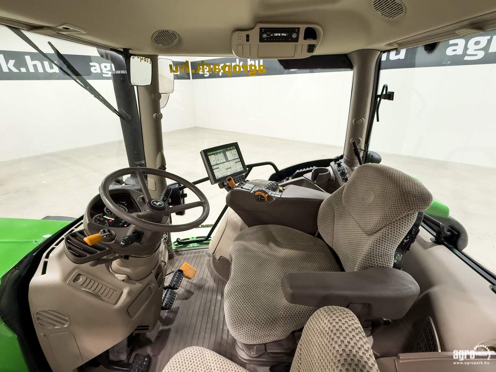 Traktor of the type John Deere 6130R, Gebrauchtmaschine in Csengele (Picture 8)