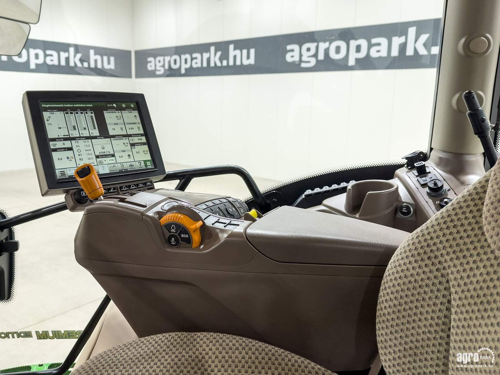 Traktor of the type John Deere 6130R, Gebrauchtmaschine in Csengele (Picture 12)