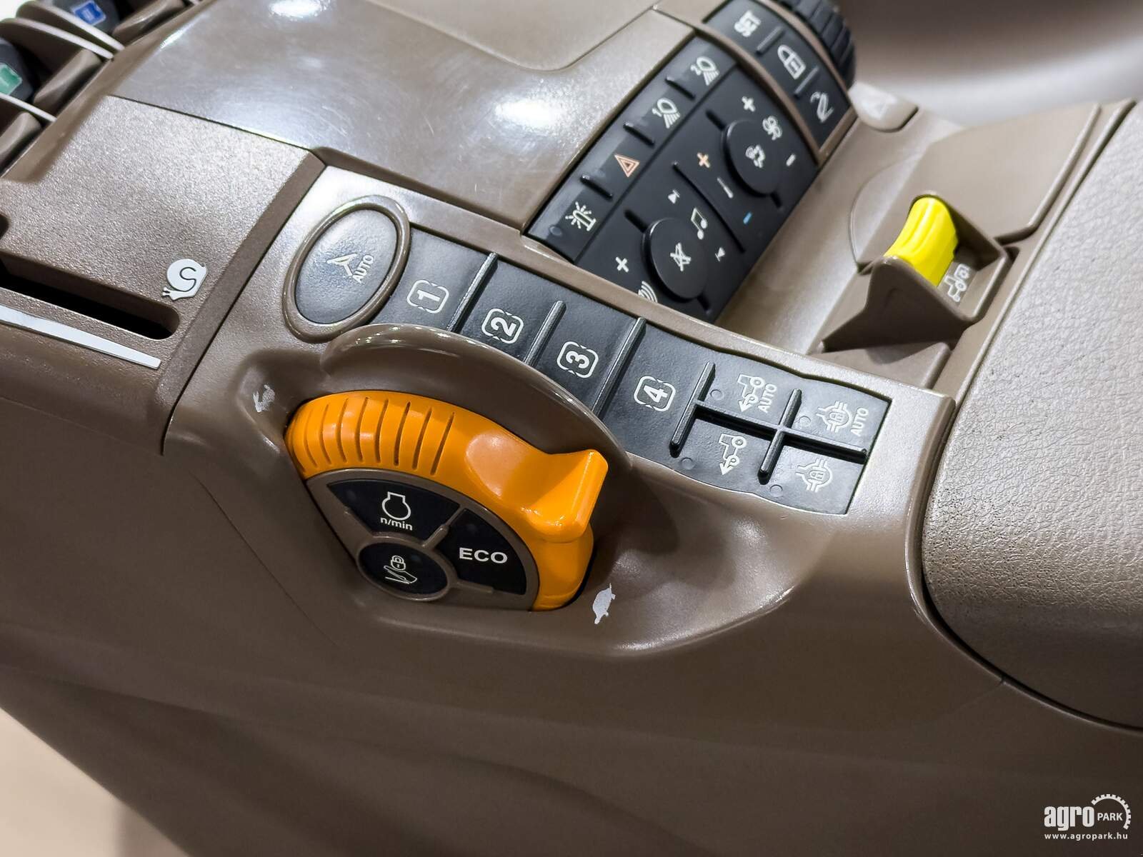 Traktor of the type John Deere 6130R, Gebrauchtmaschine in Csengele (Picture 14)