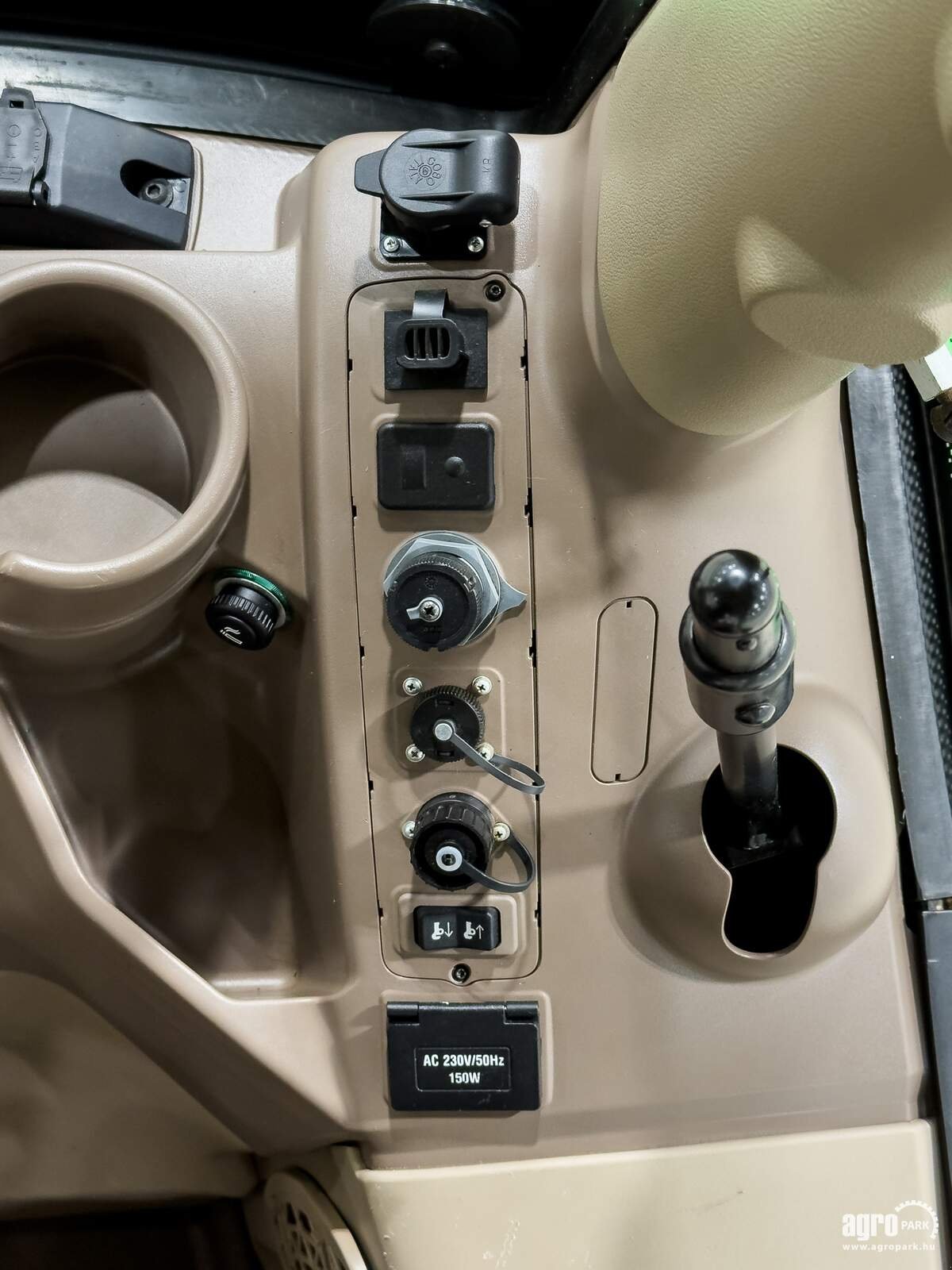 Traktor of the type John Deere 6130R, Gebrauchtmaschine in Csengele (Picture 26)