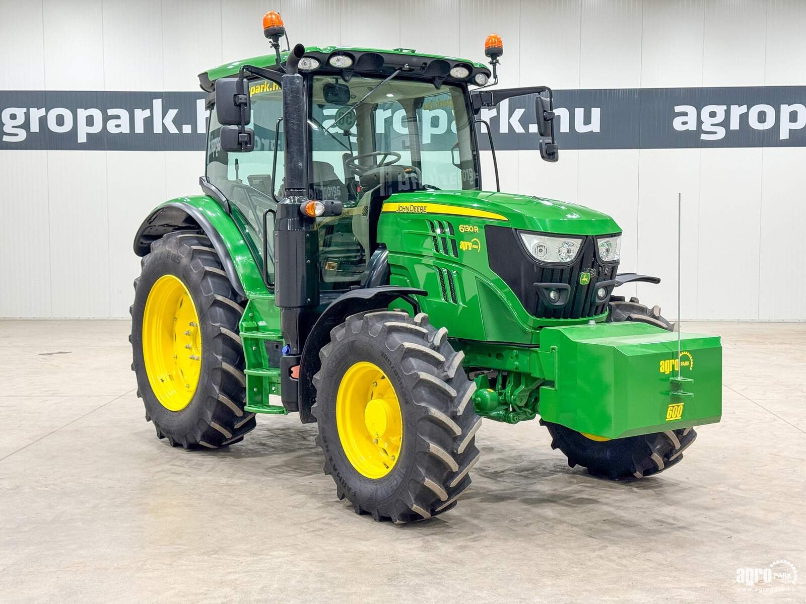 Traktor типа John Deere 6130R, Gebrauchtmaschine в Csengele (Фотография 2)