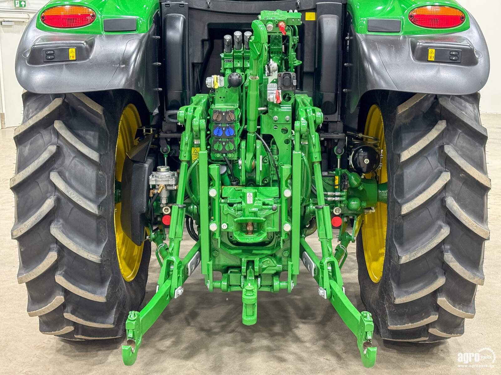 Traktor типа John Deere 6130R, Gebrauchtmaschine в Csengele (Фотография 7)