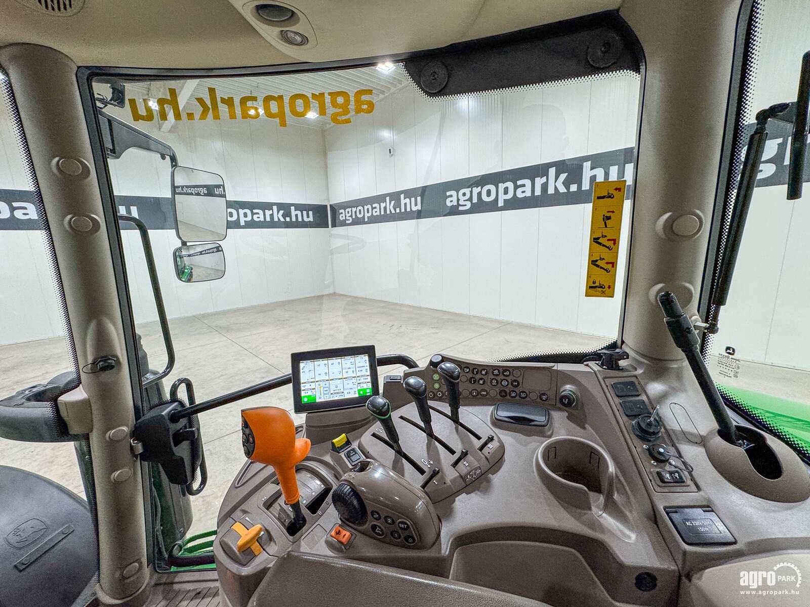 Traktor типа John Deere 6130R, Gebrauchtmaschine в Csengele (Фотография 11)