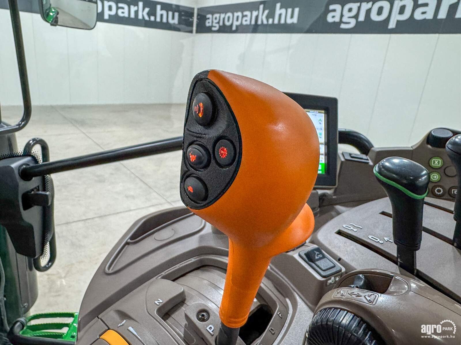 Traktor типа John Deere 6130R, Gebrauchtmaschine в Csengele (Фотография 16)