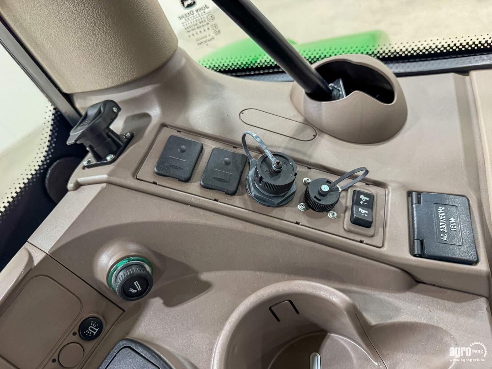 Traktor типа John Deere 6130R, Gebrauchtmaschine в Csengele (Фотография 18)