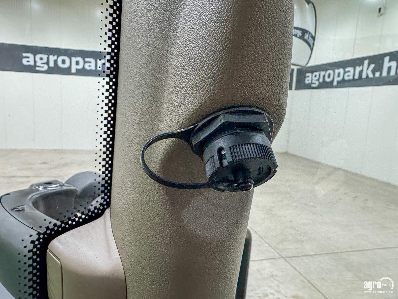 Traktor типа John Deere 6130R, Gebrauchtmaschine в Csengele (Фотография 26)