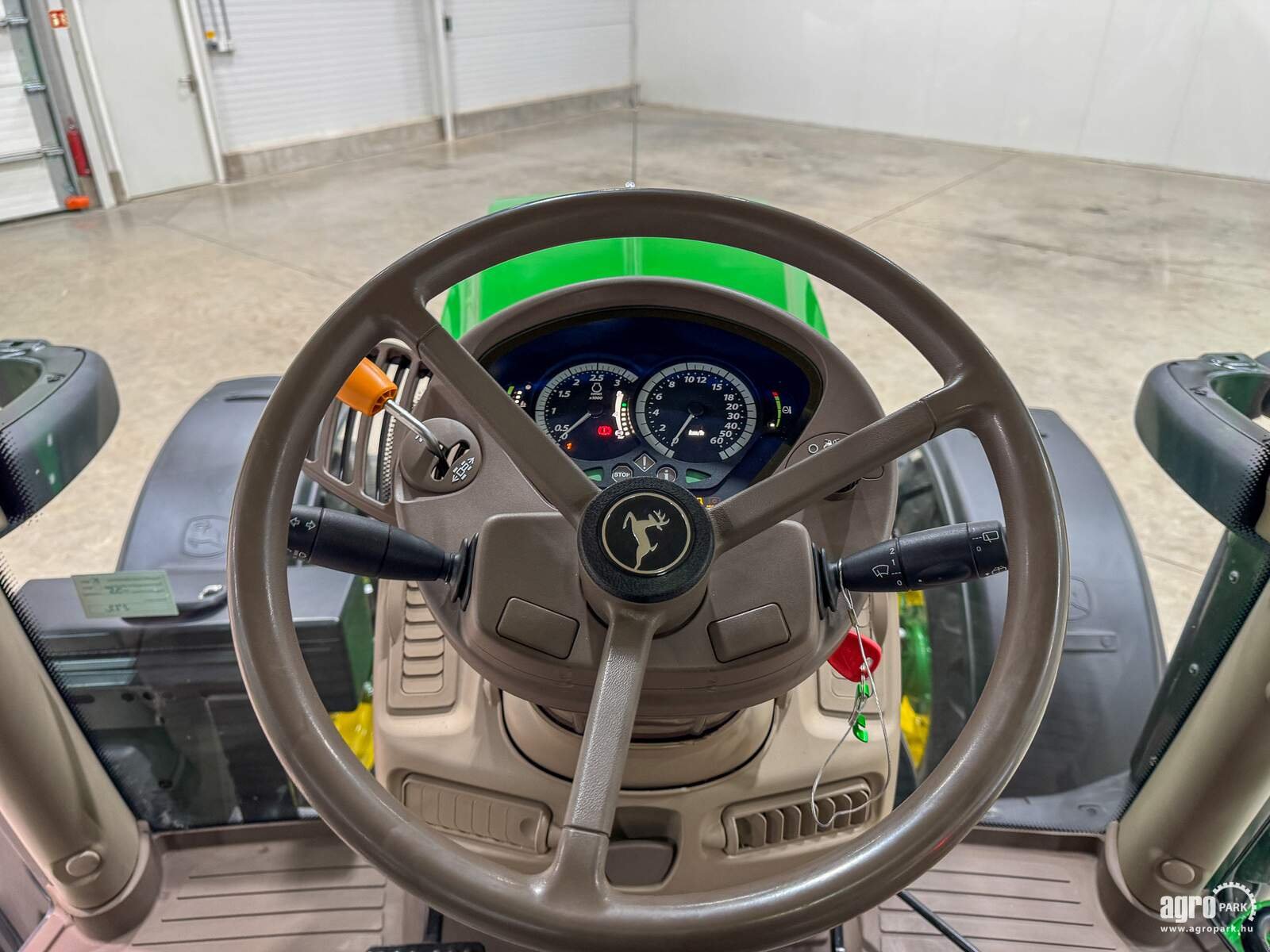 Traktor типа John Deere 6130R, Gebrauchtmaschine в Csengele (Фотография 27)