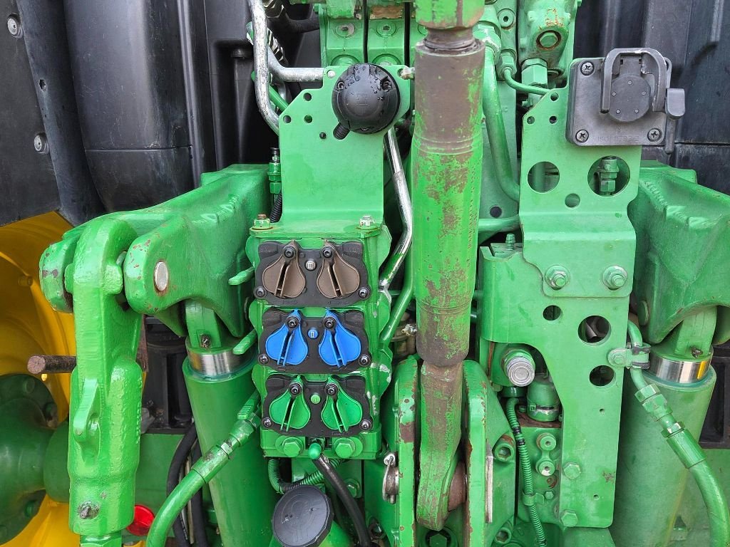 Traktor του τύπου John Deere 6130R, Gebrauchtmaschine σε ATHIS (Φωτογραφία 4)