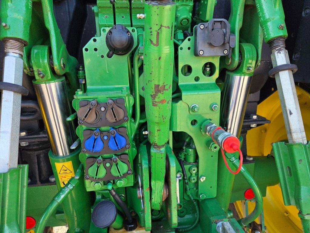 Traktor типа John Deere 6130R, Gebrauchtmaschine в ATHIS (Фотография 5)
