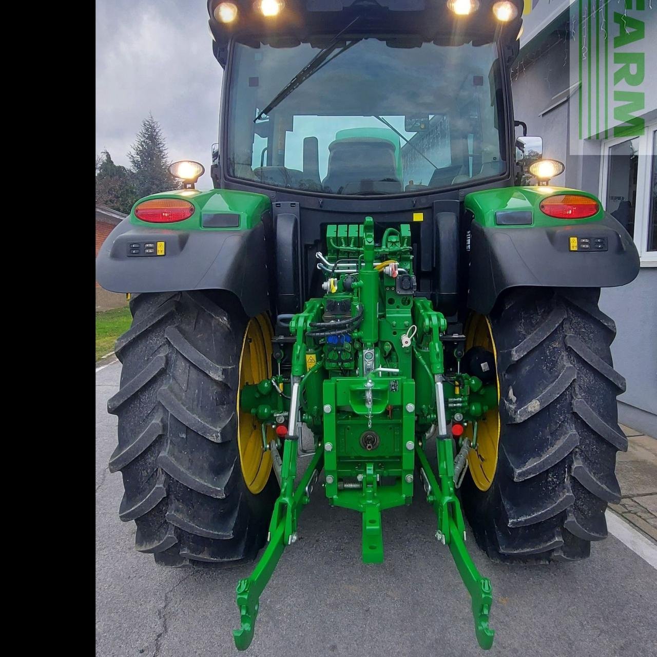 Traktor типа John Deere 6130R, Gebrauchtmaschine в OSIJEK (Фотография 2)
