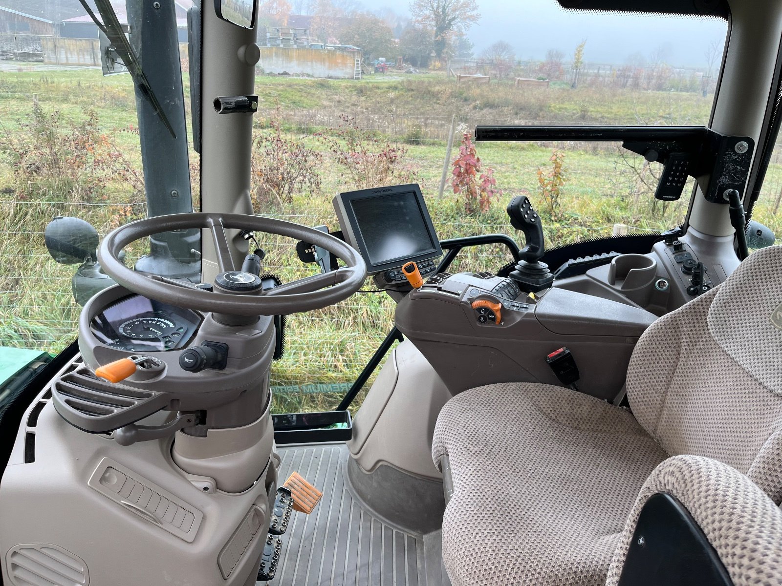 Traktor типа John Deere 6130R, Gebrauchtmaschine в Wallersdorf (Фотография 3)