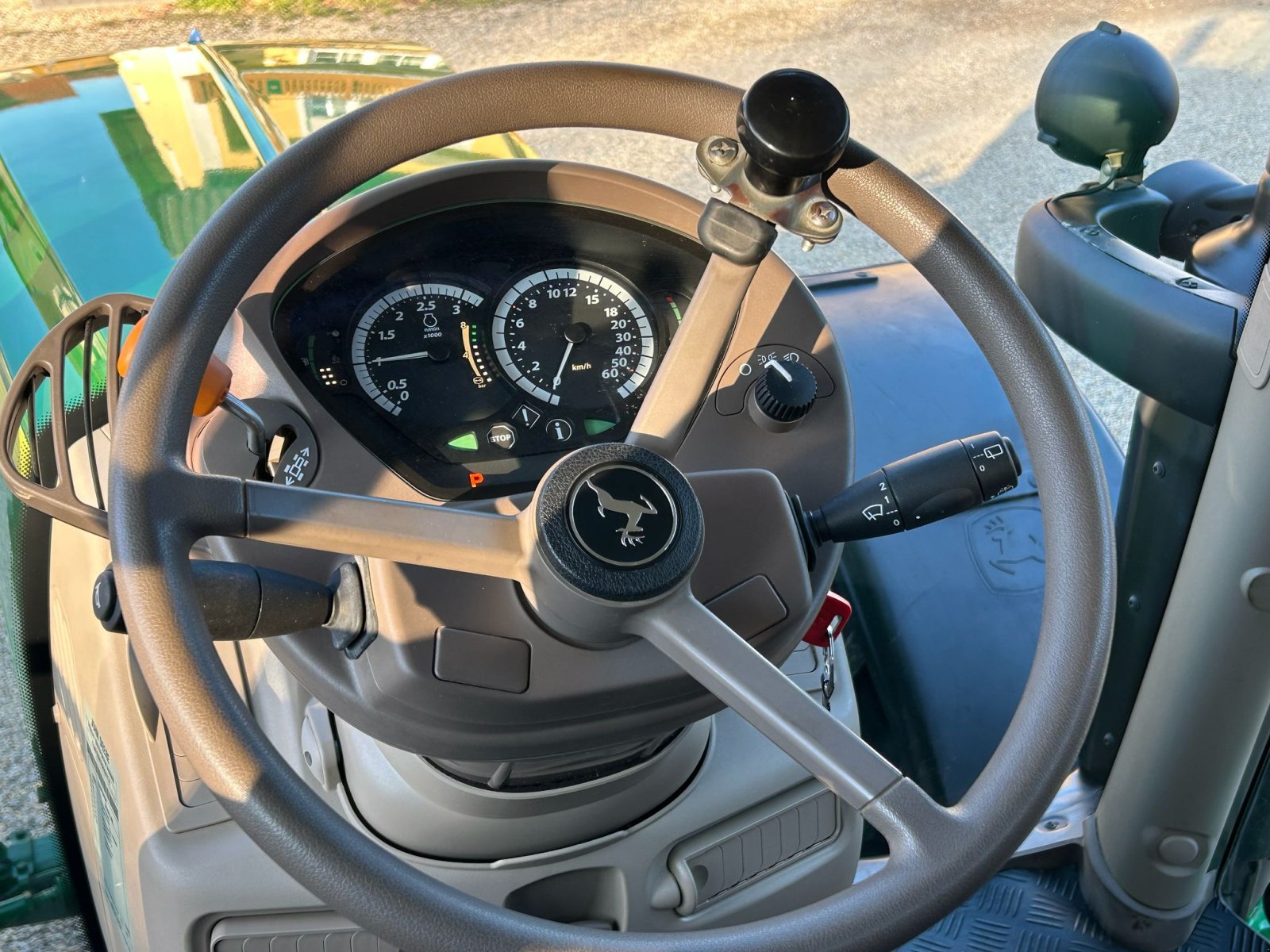 Traktor типа John Deere 6130R, Gebrauchtmaschine в Regensburg (Фотография 10)