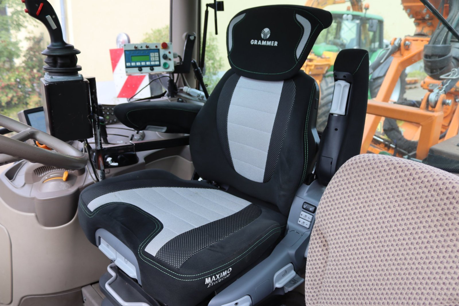 Traktor типа John Deere 6130R, Gebrauchtmaschine в Wendeburg (Фотография 7)