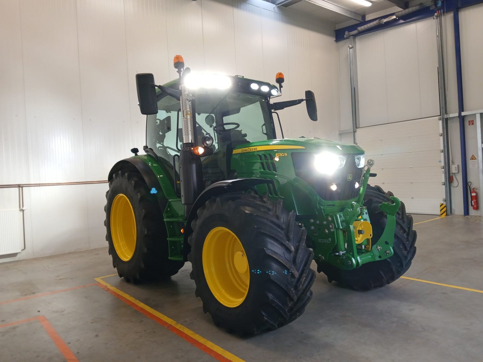Traktor типа John Deere 6130R, Gebrauchtmaschine в Friedberg-Derching (Фотография 1)