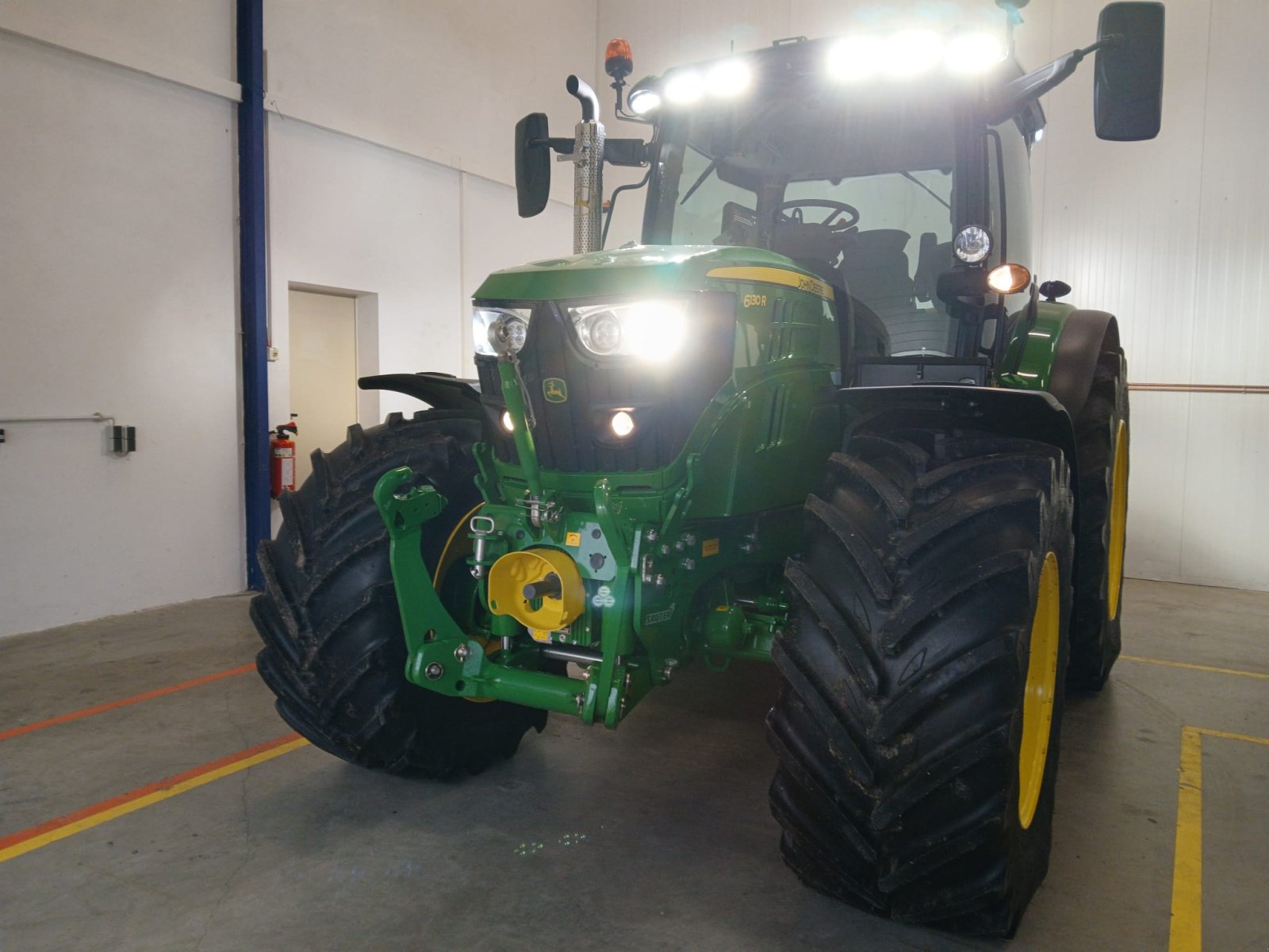 Traktor типа John Deere 6130R, Gebrauchtmaschine в Friedberg-Derching (Фотография 3)