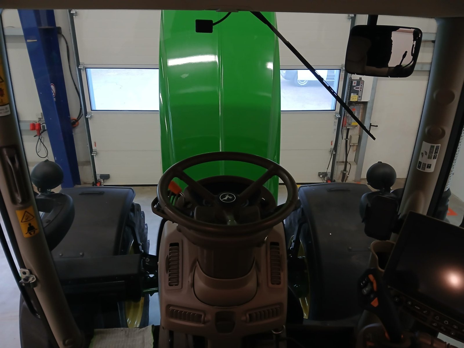 Traktor типа John Deere 6130R, Gebrauchtmaschine в Friedberg-Derching (Фотография 5)