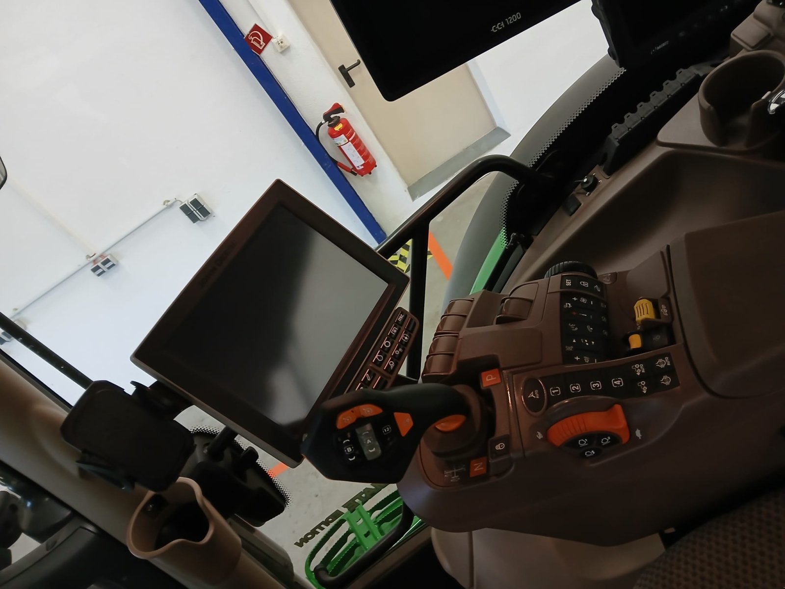 Traktor типа John Deere 6130R, Gebrauchtmaschine в Friedberg-Derching (Фотография 9)