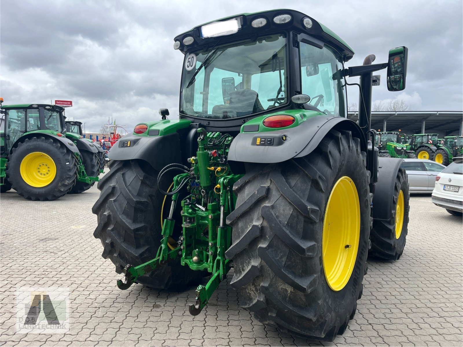 Traktor des Typs John Deere 6135 R 6135R, Gebrauchtmaschine in Regensburg (Bild 5)