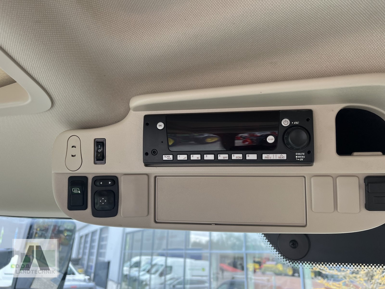 Traktor des Typs John Deere 6135 R 6135R, Gebrauchtmaschine in Regensburg (Bild 12)