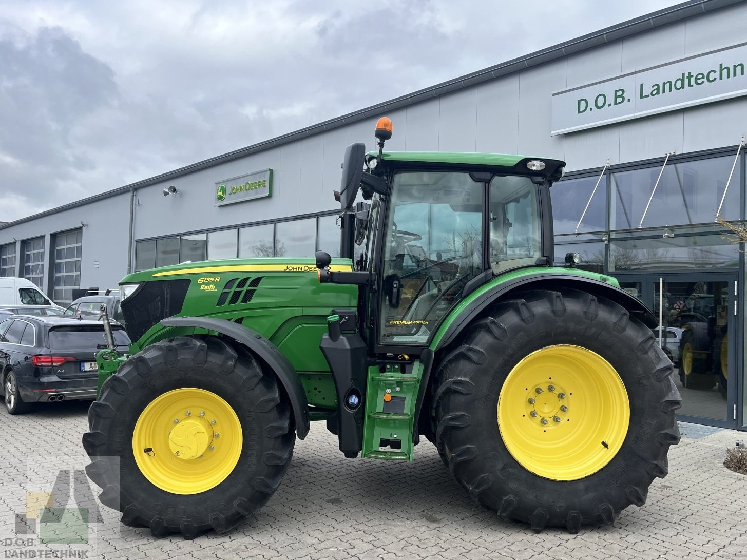 Traktor of the type John Deere 6135 R, Gebrauchtmaschine in Langweid am Lech (Picture 2)