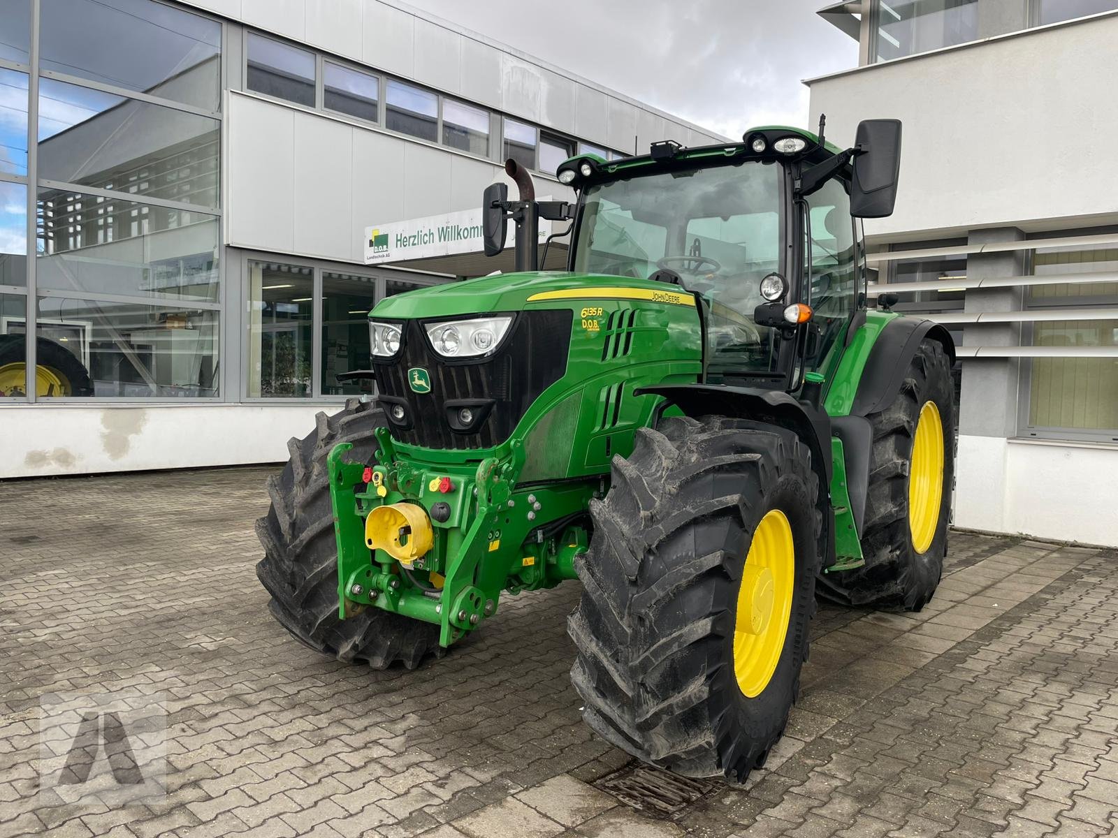 Traktor типа John Deere 6135 R, Gebrauchtmaschine в Regensburg (Фотография 1)