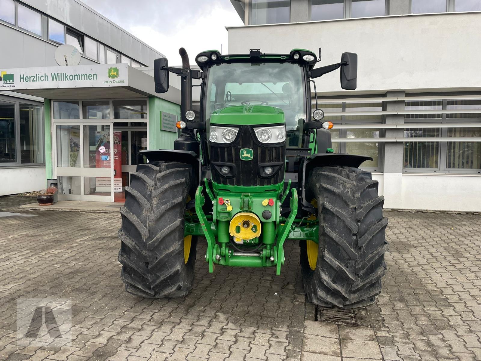 Traktor типа John Deere 6135 R, Gebrauchtmaschine в Regensburg (Фотография 2)