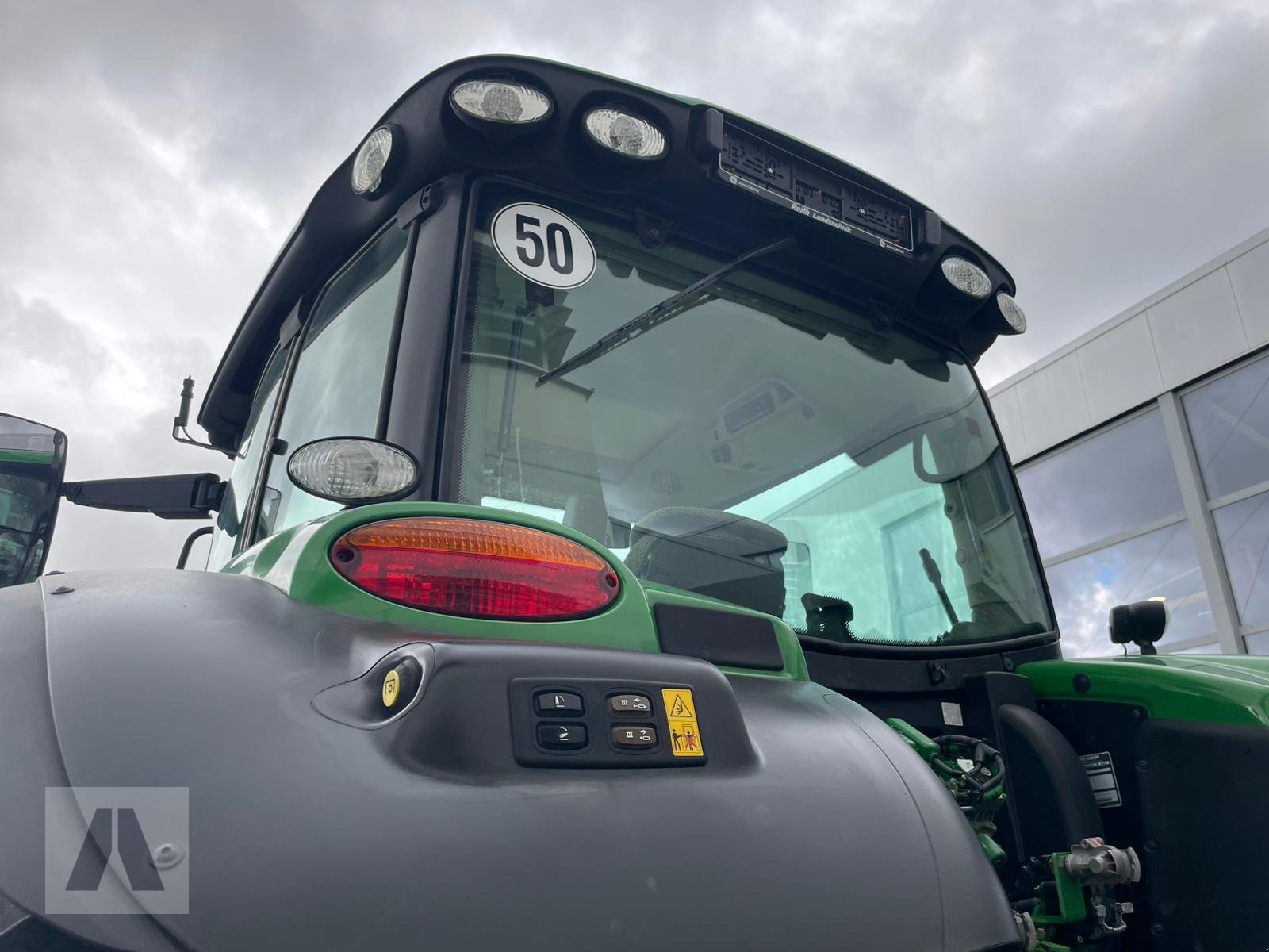 Traktor типа John Deere 6135 R, Gebrauchtmaschine в Regensburg (Фотография 7)