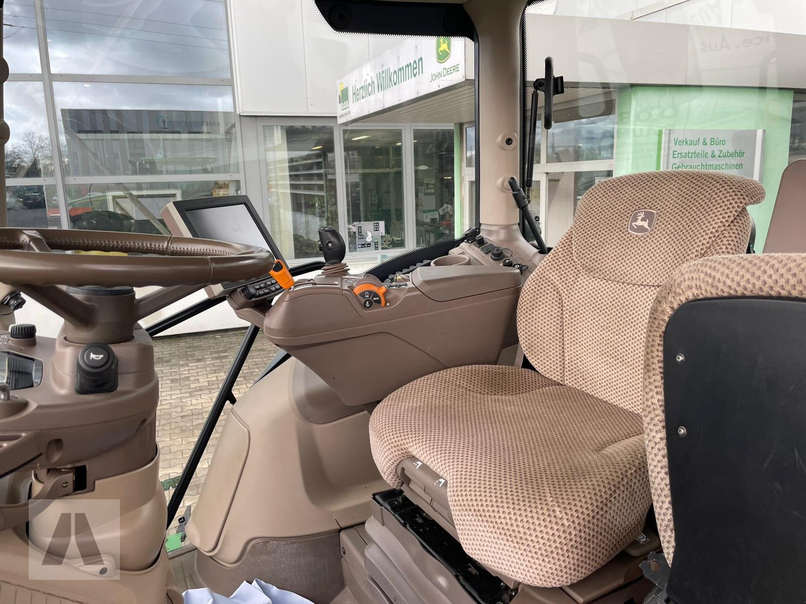 Traktor типа John Deere 6135 R, Gebrauchtmaschine в Regensburg (Фотография 13)