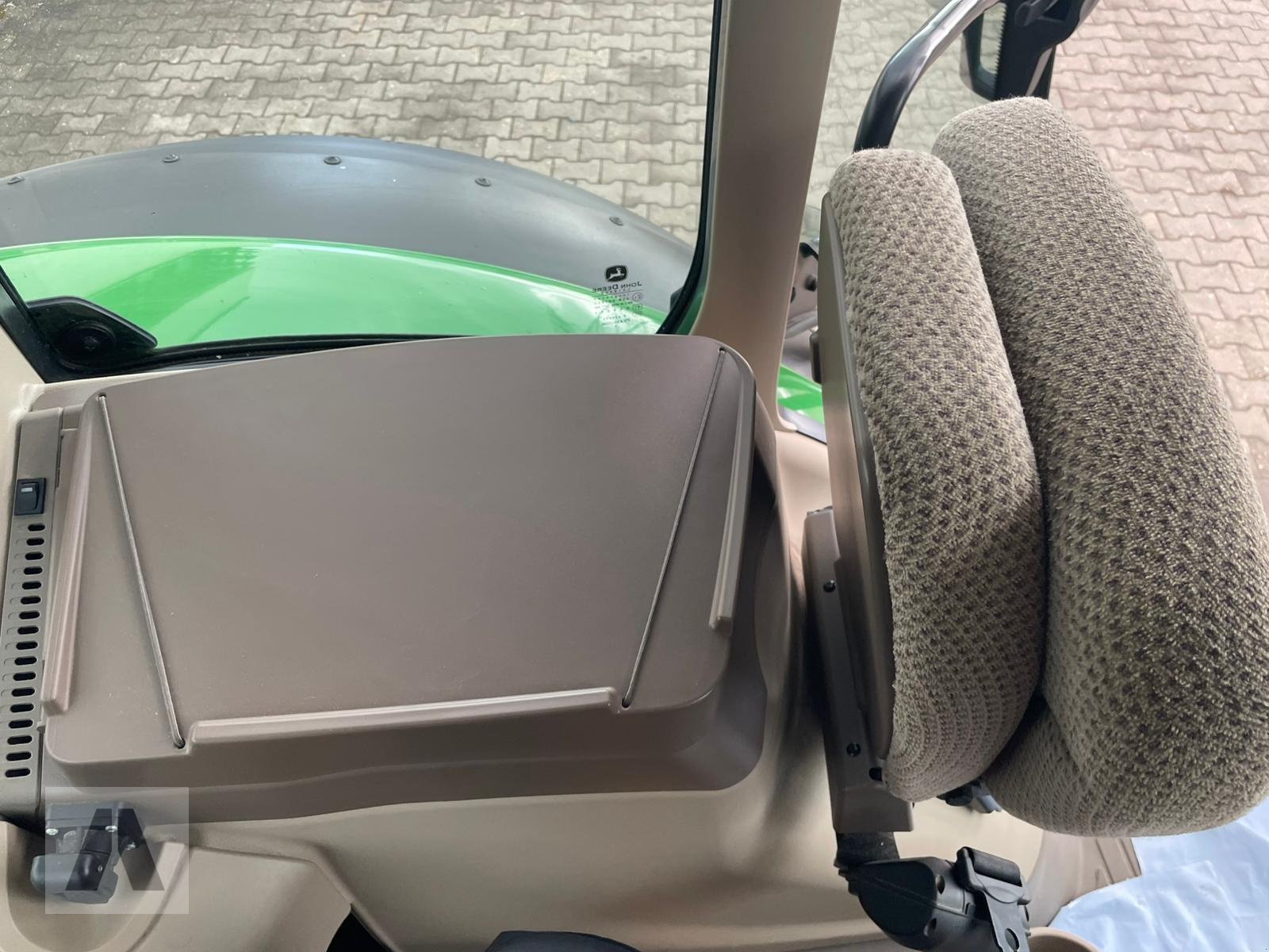 Traktor типа John Deere 6135 R, Gebrauchtmaschine в Regensburg (Фотография 16)