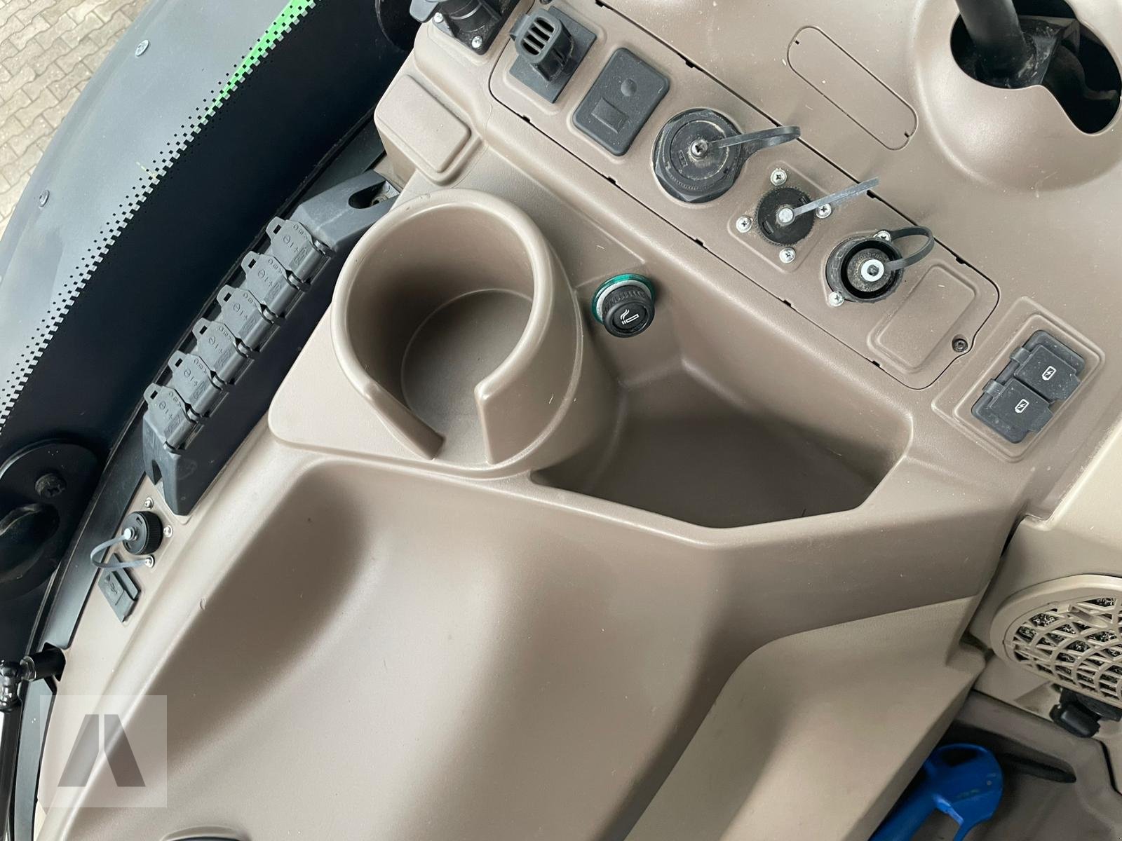 Traktor типа John Deere 6135 R, Gebrauchtmaschine в Regensburg (Фотография 18)