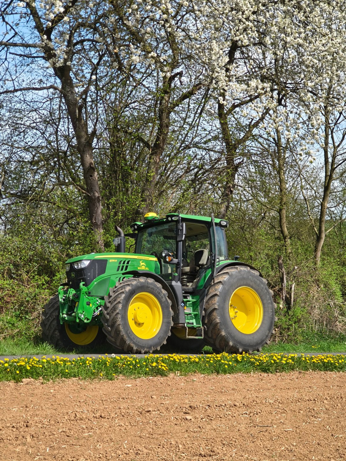 Traktor typu John Deere 6135 R, Gebrauchtmaschine v Schaafheim (Obrázek 1)