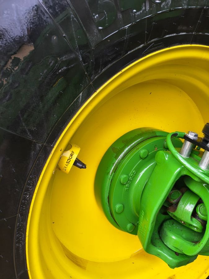 Traktor Türe ait John Deere 6135 R, Gebrauchtmaschine içinde Schaafheim (resim 4)