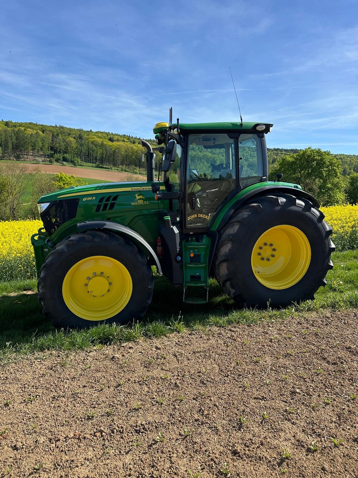 Traktor vrste John Deere 6135 R, Gebrauchtmaschine v Schaafheim (Slika 1)