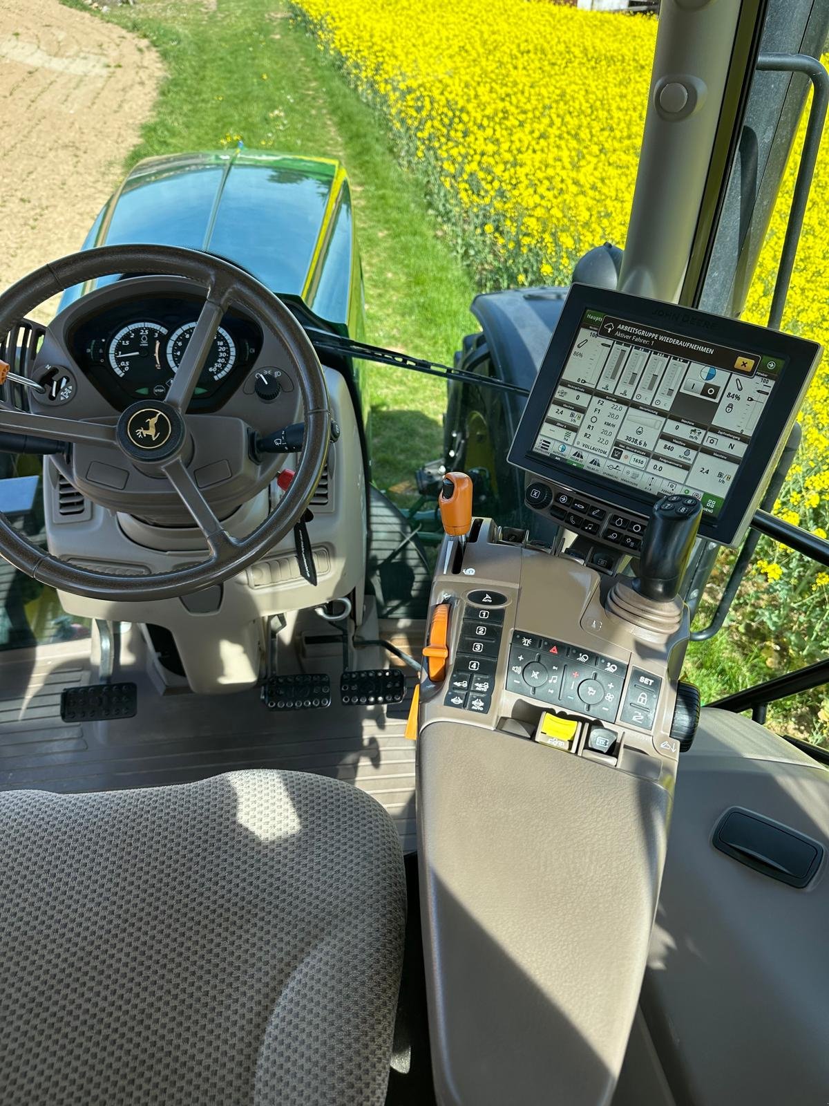Traktor vrste John Deere 6135 R, Gebrauchtmaschine v Schaafheim (Slika 18)