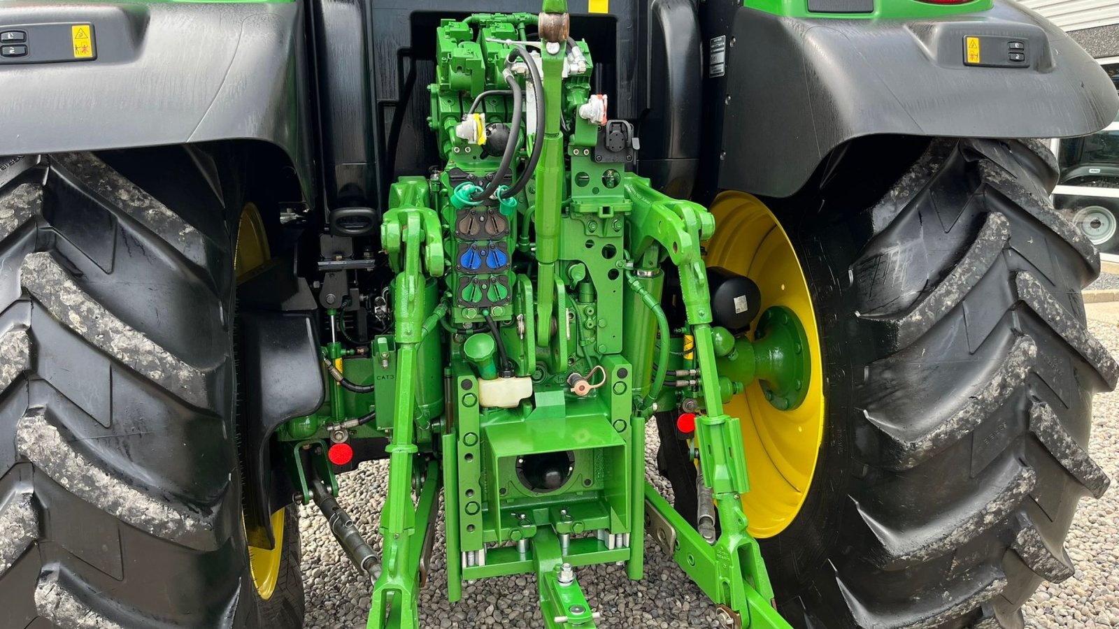 Traktor of the type John Deere 6135R Krybegear, frontlift, TLS Affjedret foraksel og affjedret kabine samt luft anlæg, Gebrauchtmaschine in Lintrup (Picture 13)